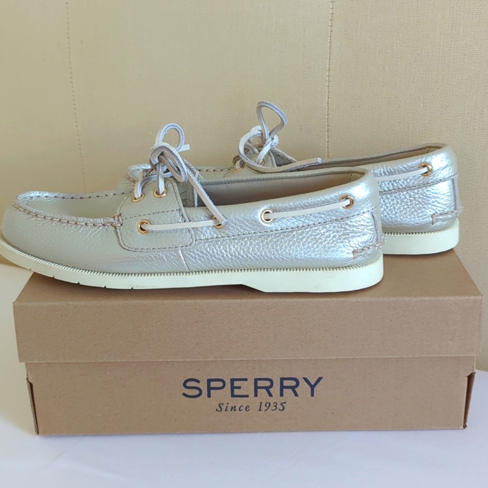 Sperry Conway Metallic Boat Shoes- Gold. Size 7.5